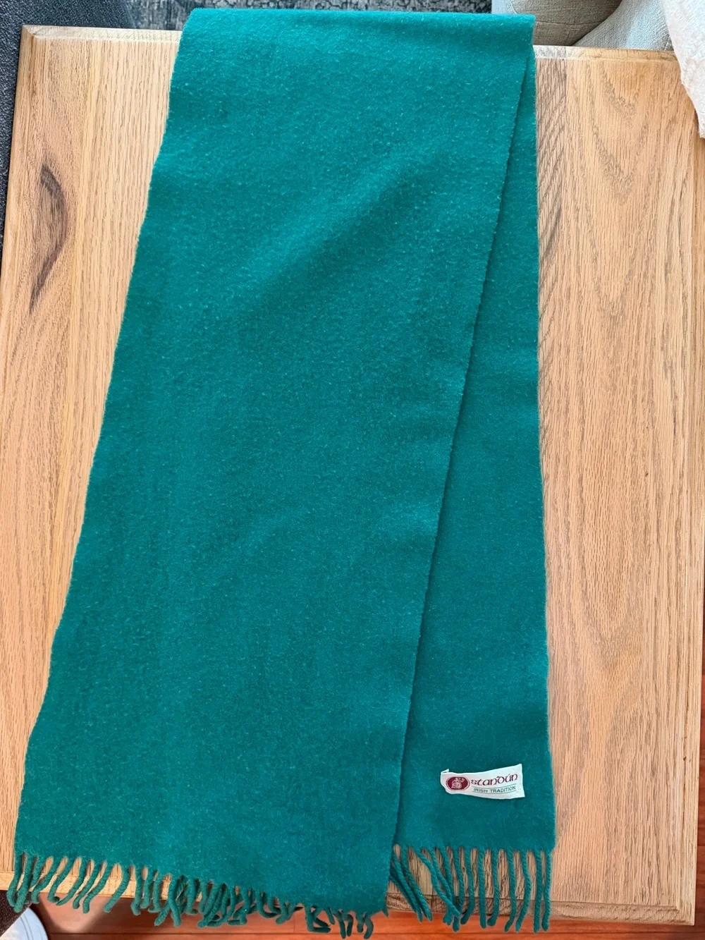 Standún Vintage Irish Tradition Women’s Green Solid Fringe Wool Scarf